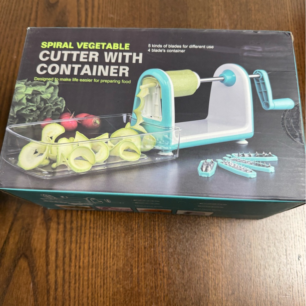 Spiral Vegetable Cutter with Container - Picture 3 of 4